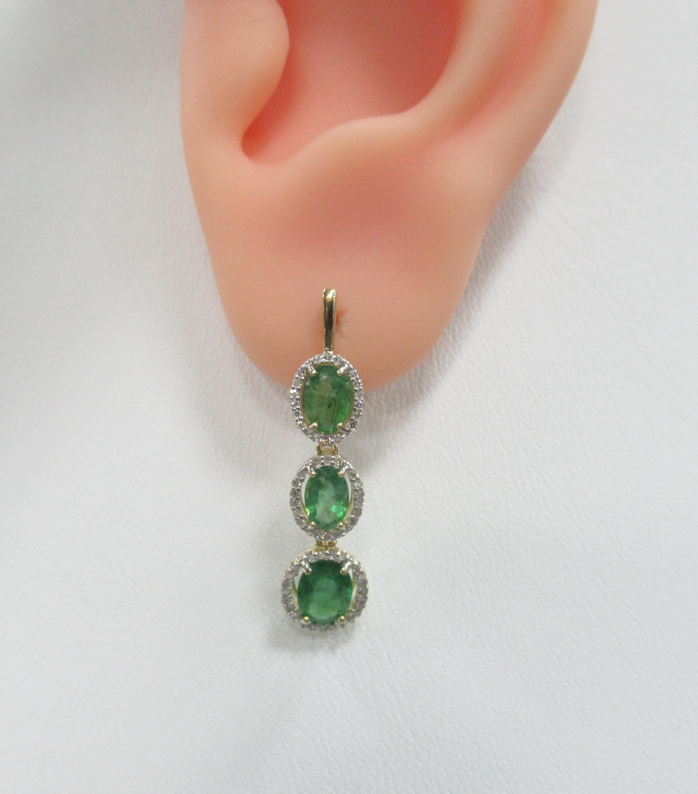 Серьги из желтого золота с изумрудами